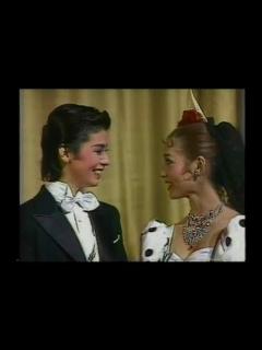 [x]日本1982年宝塚月組取材：大地真央 Mao Daichi 黒木瞳 Hitomi Kuroki - YouTube
