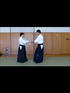 [x]後ろ取り～相手を自分自身で抑えさせて固めてしまうやり方～接点（持たれている場所）を通して首、ハラ、膝 - YouTube