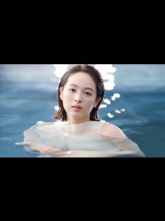 [x]清野菜名、純白ワンピで水の中へ 美しく漂う姿も プレミアムウォーター新CM - YouTube