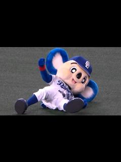 [x]Twitterで話題になった【生まれたてのドアラ】を本人自ら完全再現するドアラ (2021/08/18) - YouTube