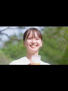 [x]多部未華子、新緑の中でビール片手に弾ける笑顔満開、CM曲は星野源の「不思議」 淡麗グリーンラベル新TVCM「半袖とグリーンラベル篇 ...