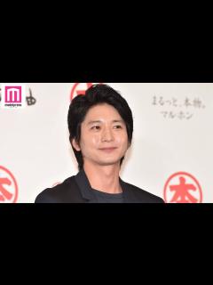 [x]向井理、速水もこみち意識でオイルをかける 記者にサービス - YouTube