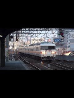 [x]JR東海117系 新快速 名古屋駅到着 【JR Central 117 series】 - YouTube