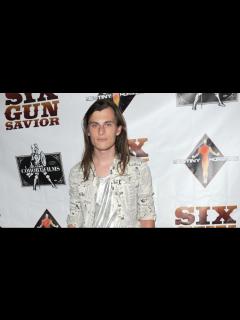 [x]27 évesen meghalt az Amerikai Horror Story színésze | 24.hu