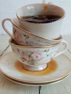 [x]熱いお茶のカップ：無料の動画素材