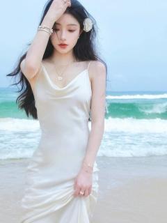 [x]精选《4k 美女 白色长裙子 高颜值 海边 海浪 潘白雪 全面屏 手机 高清壁纸》图集 - 壁纸网