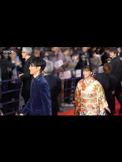 [x]芳根京子、着物姿でキュートに小走り♪ 松坂桃李とレカペ 第37回東京国際映画祭 - YouTube