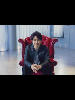 [x]「人の目を気にしてやめるのはもったいない」――北海道が生んだエンターテイナー・大泉 洋の50年（Yahoo!ニュース オリジナル RED Chair）