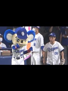 [x]大のドラゴンズファンで知られる立川志らくさんによる始球式！ (2022/08/28) - YouTube