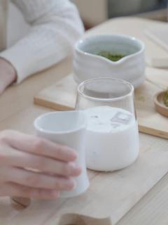 [x]熱いお茶のグラス：無料の動画素材