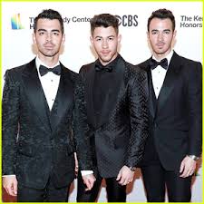 The Jonas Brothers Honor Earth, Wind & Fire at Kennedy Center ...