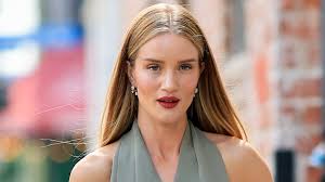 Rosie Huntington-Whiteley broke this holiday fashion 'golden rule ...